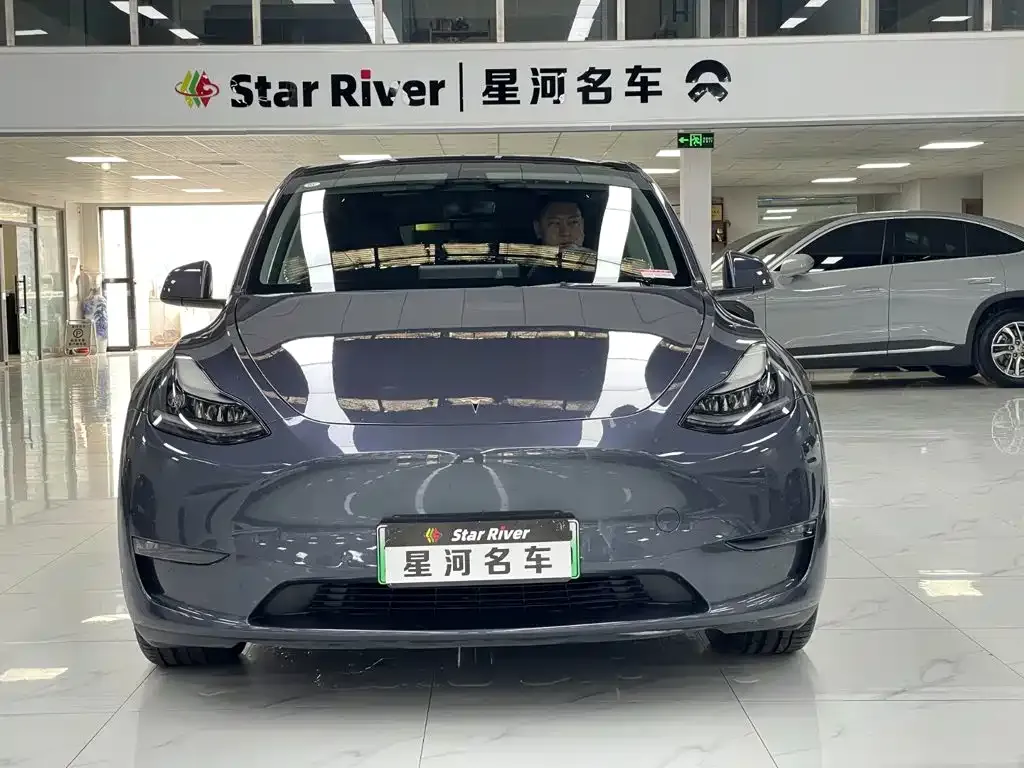 Tesla Model Y — фото 10