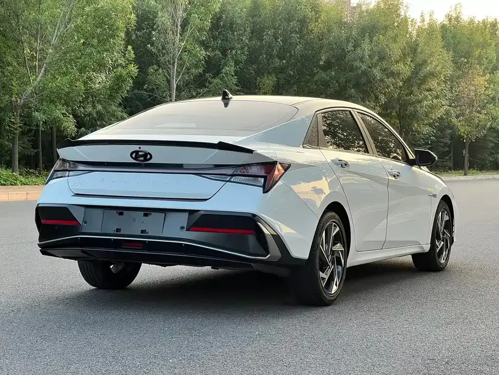 Hyundai Elantra — фото 8