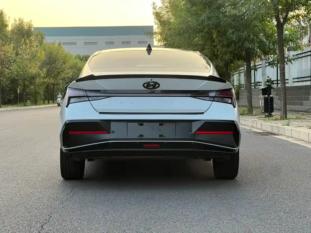 Hyundai Elantra — фото 9