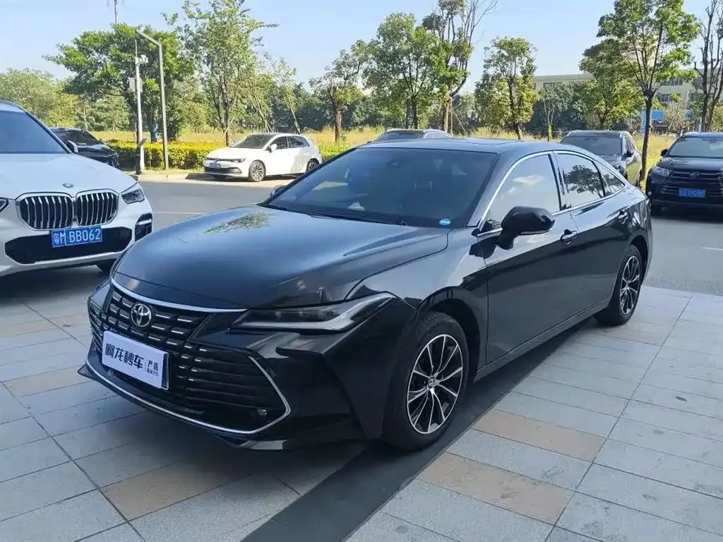 Toyota Avalon — фото 1