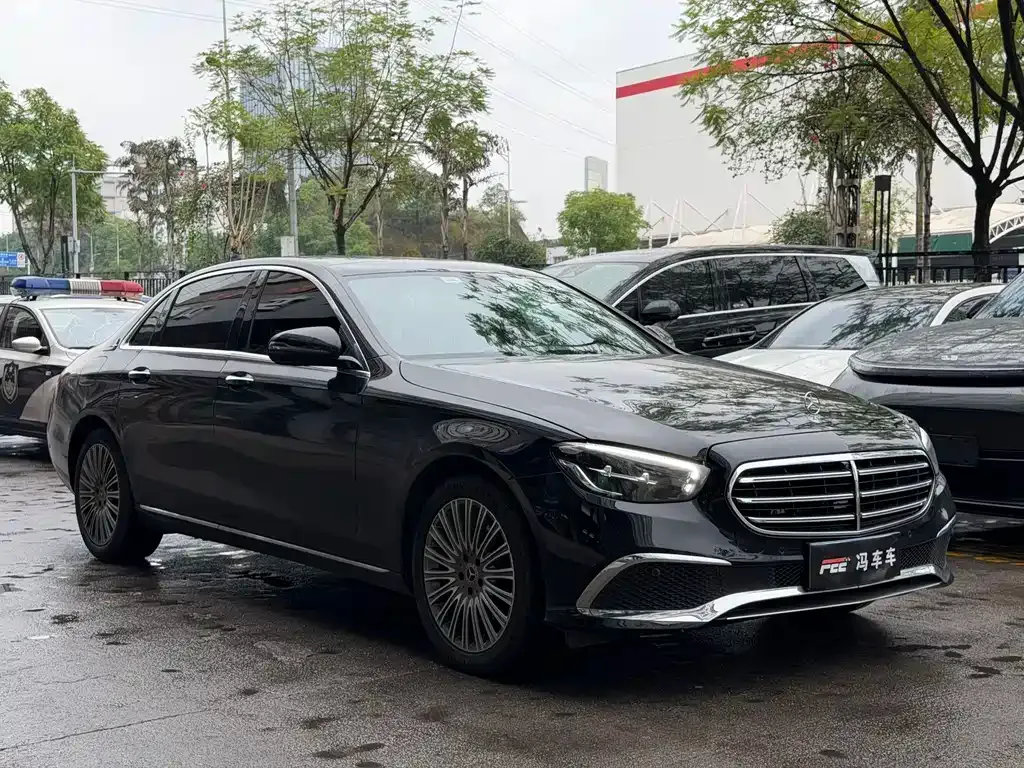 Mercedes-Benz E-Class — фото 1
