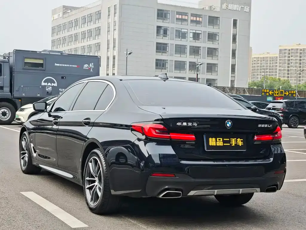 BMW 5 Series — фото 10