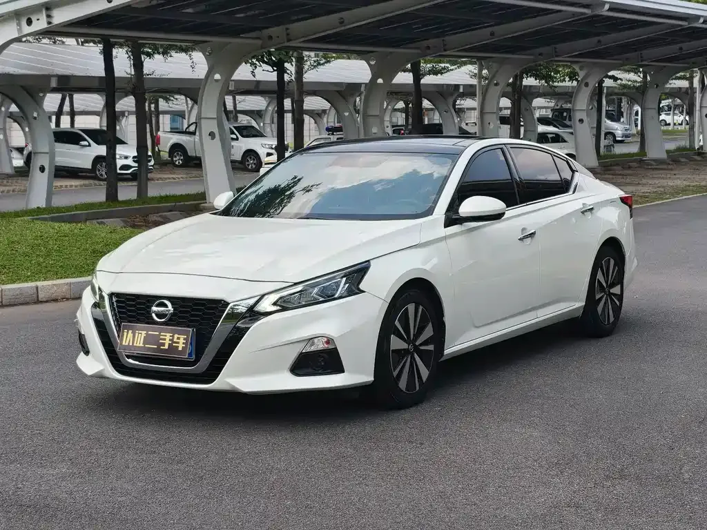 Nissan Teana — фото 1