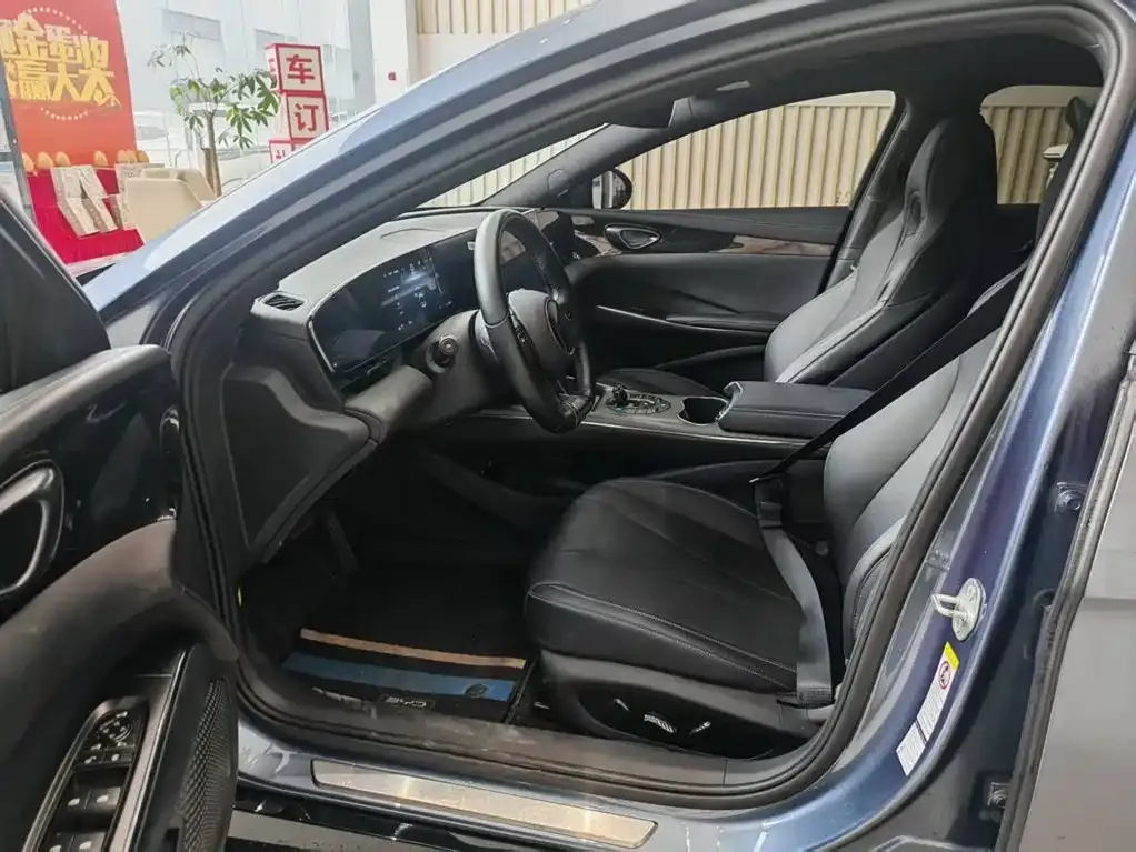 BYD Seal — фото 3