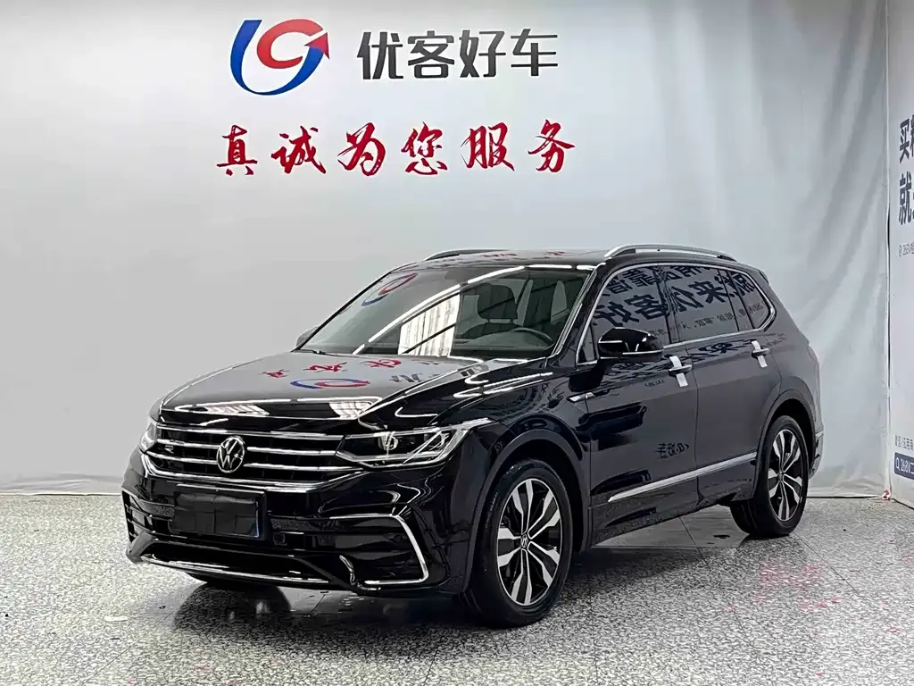 Volkswagen Tiguan L — фото 1