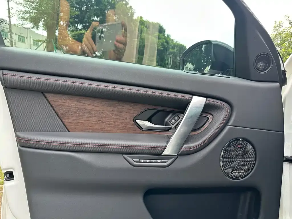 Land Rover Discovery Sport Hybrid — фото 2