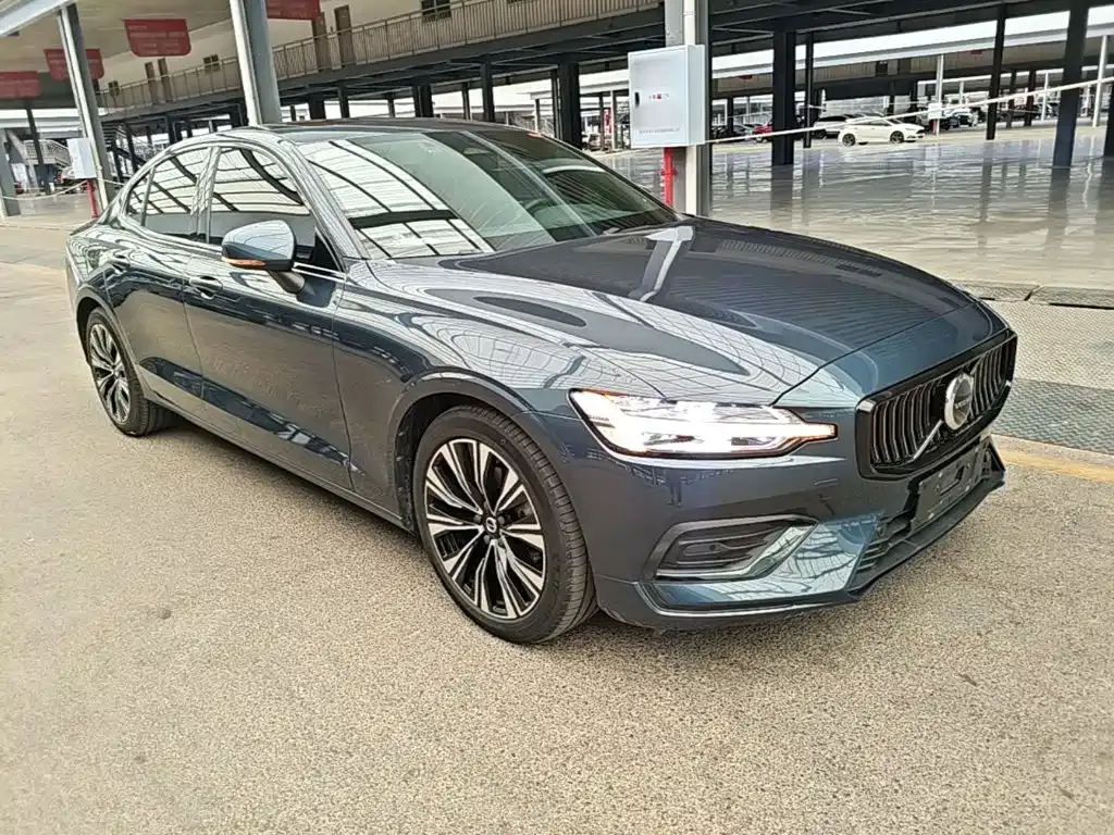 Volvo S60 — фото 10