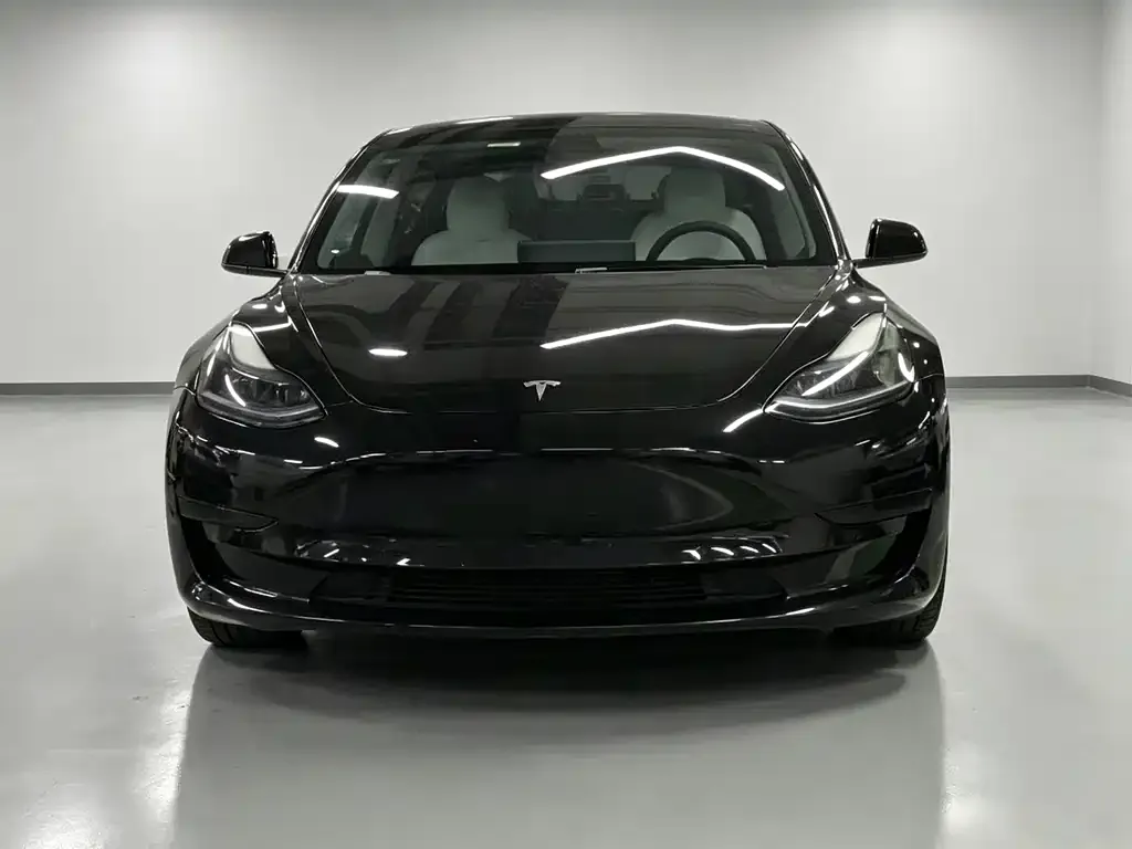 Tesla Model 3 — фото 7