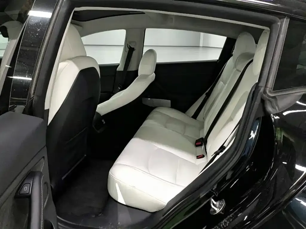 Tesla Model 3 — фото 4