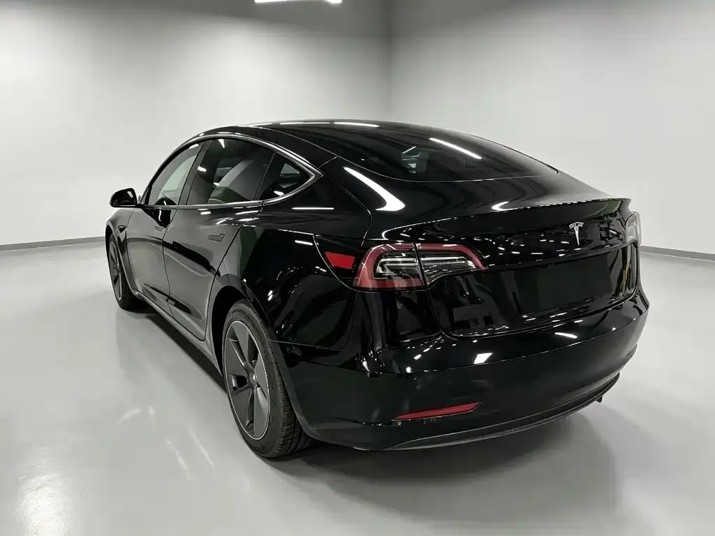 Tesla Model 3 — фото 3
