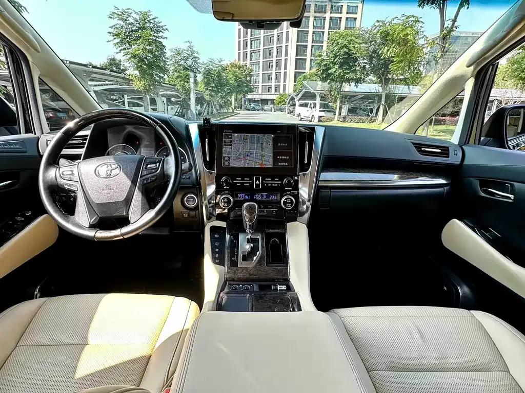 Toyota Vellfire — фото 10