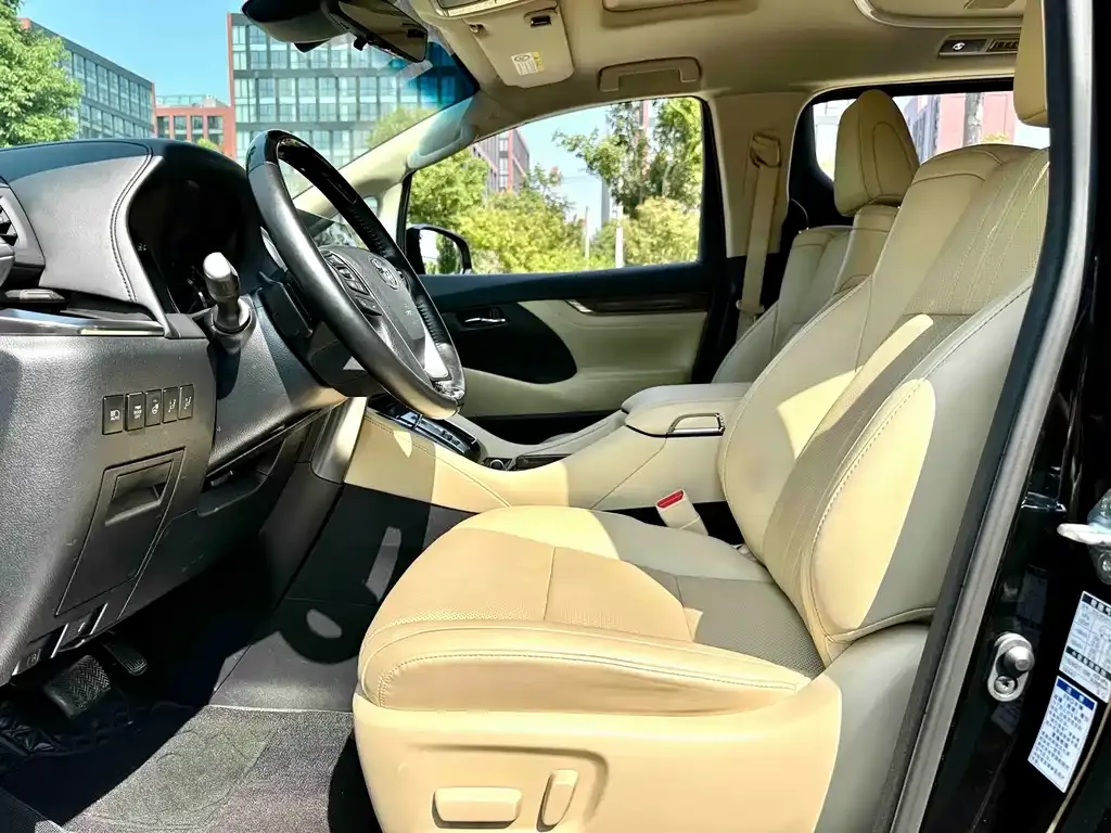 Toyota Vellfire — фото 2