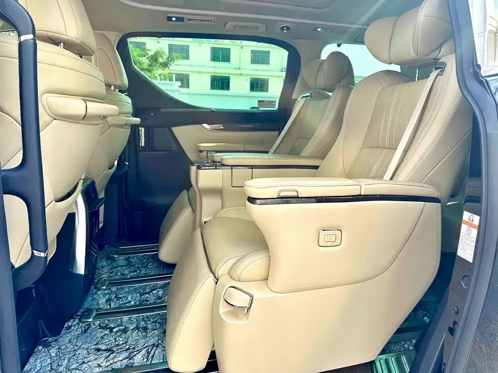 Toyota Vellfire — фото 5