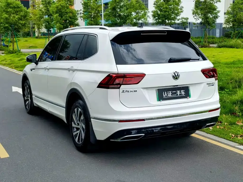 Volkswagen Tiguan L PHEV — фото 8