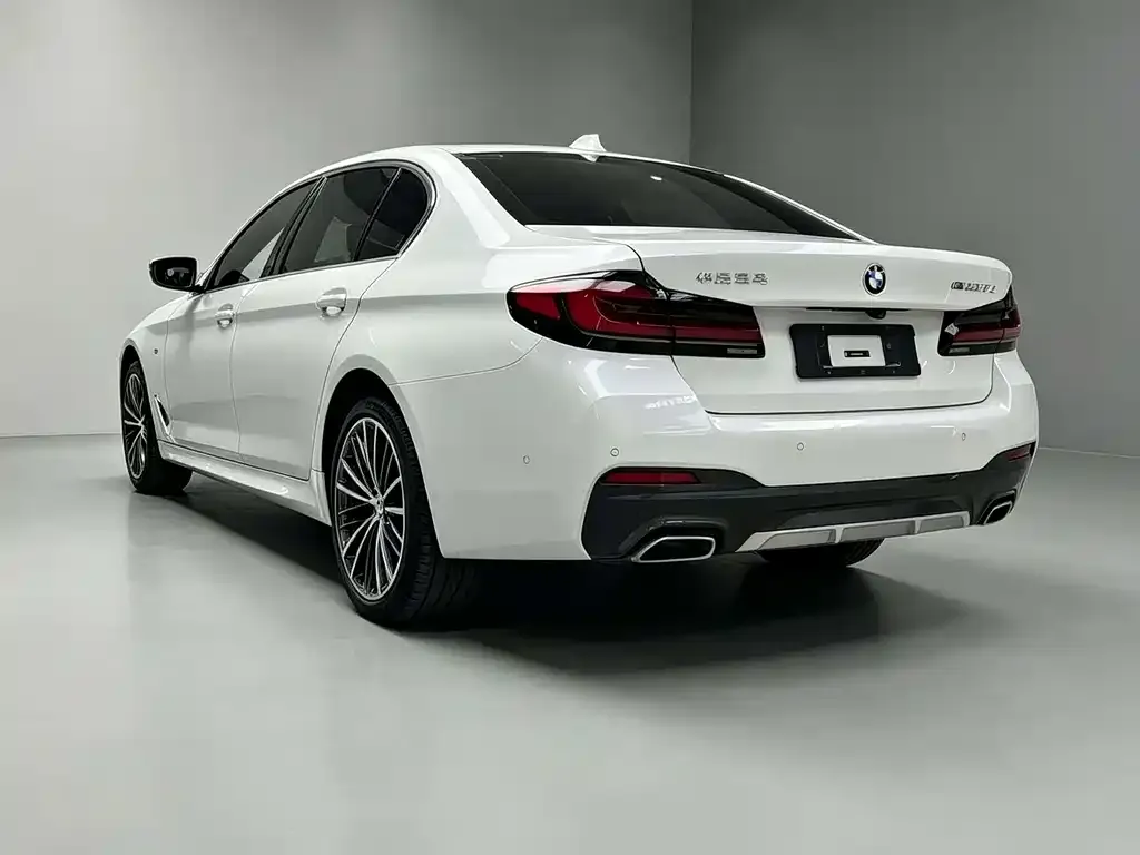 BMW 5 Series — фото 4
