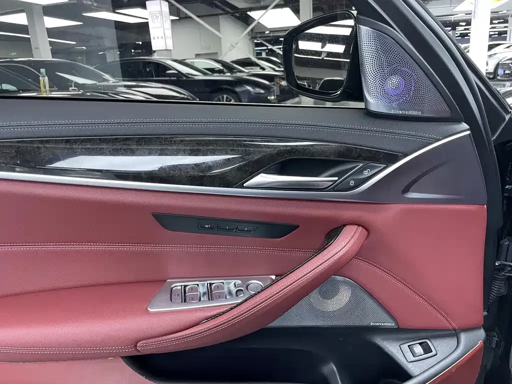 BMW 5 Series — фото 10