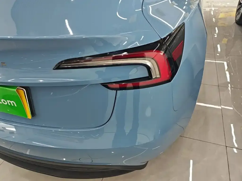 Tesla Model 3 — фото 3
