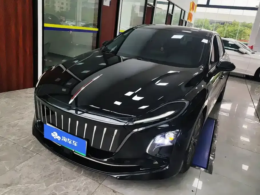 Hongqi E-QM5 — фото 1