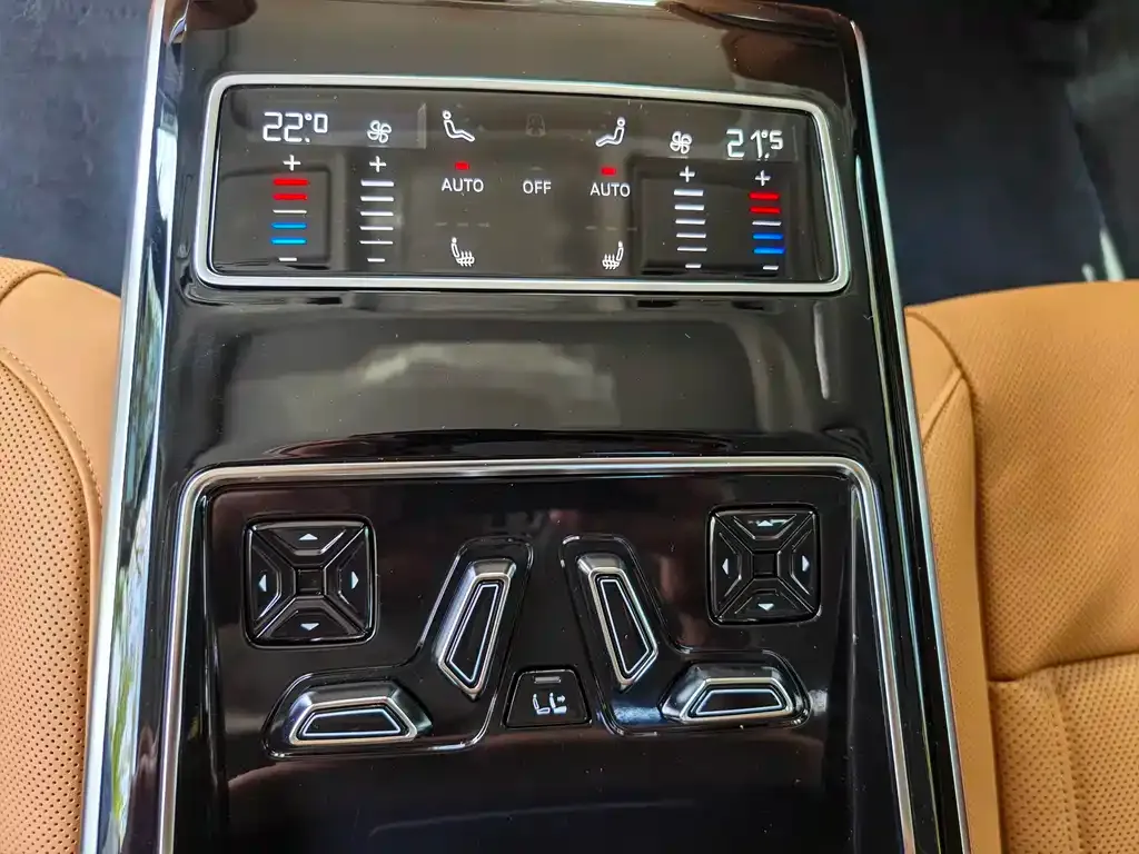 Audi A8 — фото 4