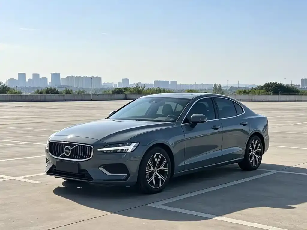 Volvo S60 — фото 1