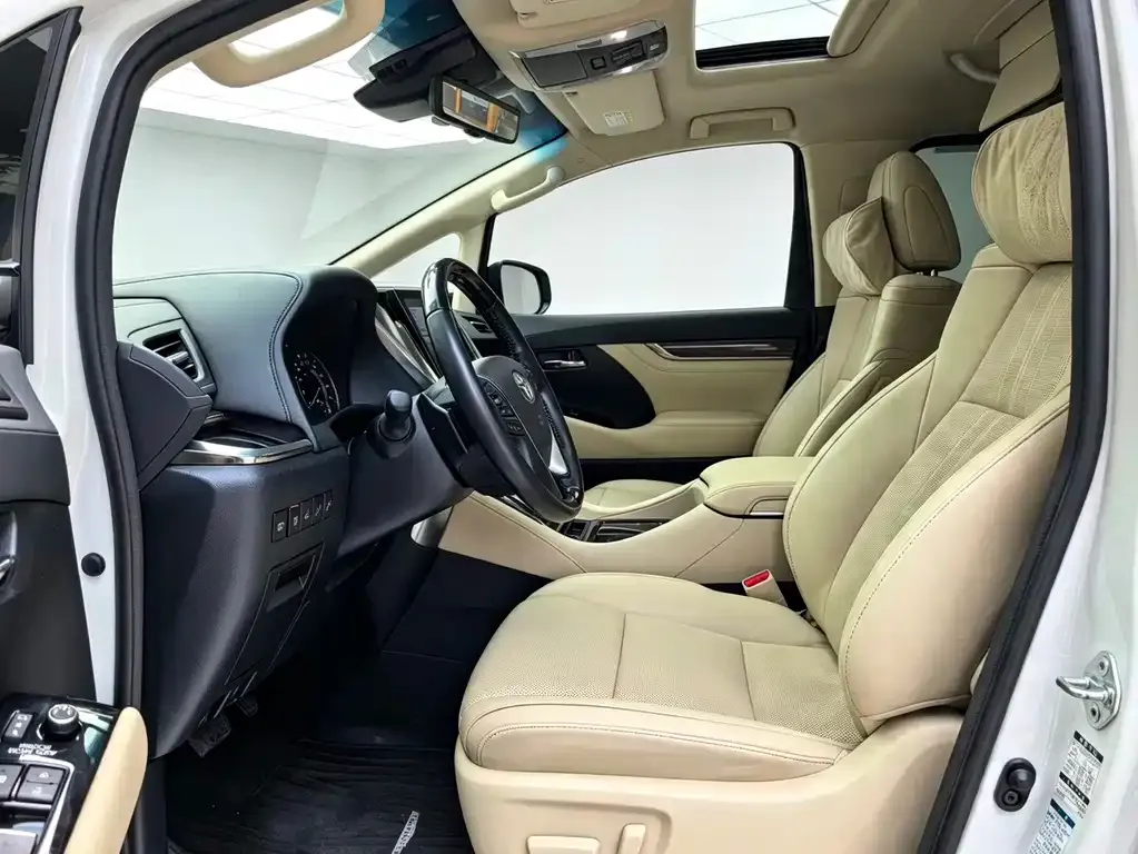Toyota Alphard — фото 3