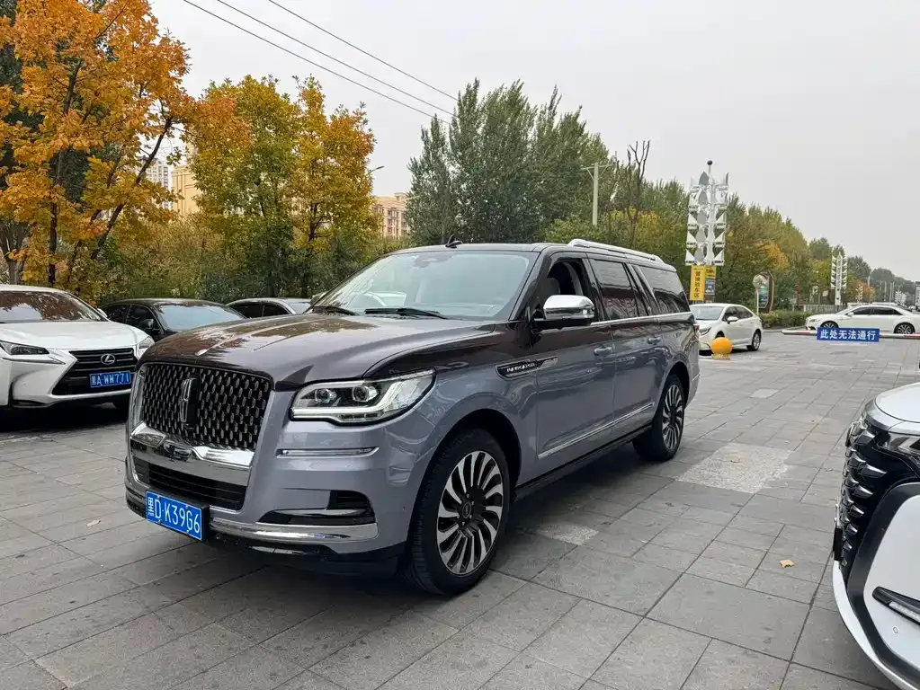 Lincoln Navigator One — фото 1