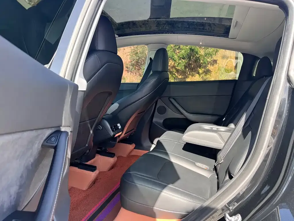 Tesla Model Y — фото 5
