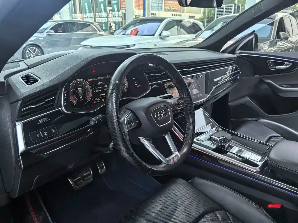 Audi Q8 — фото 5