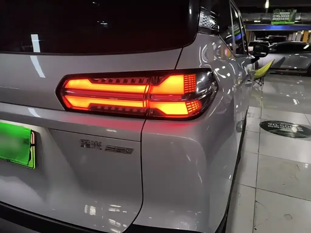 Wuling Xingguang 730 New Energy — фото 2