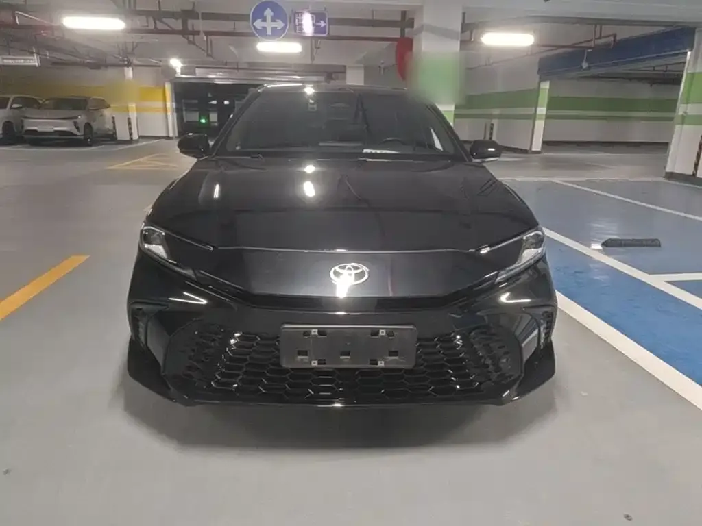 Toyota Camry — фото 4