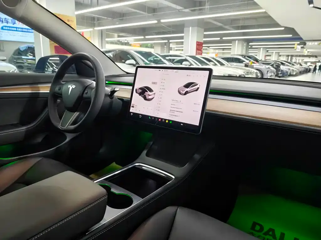 Tesla Model 3 — фото 5