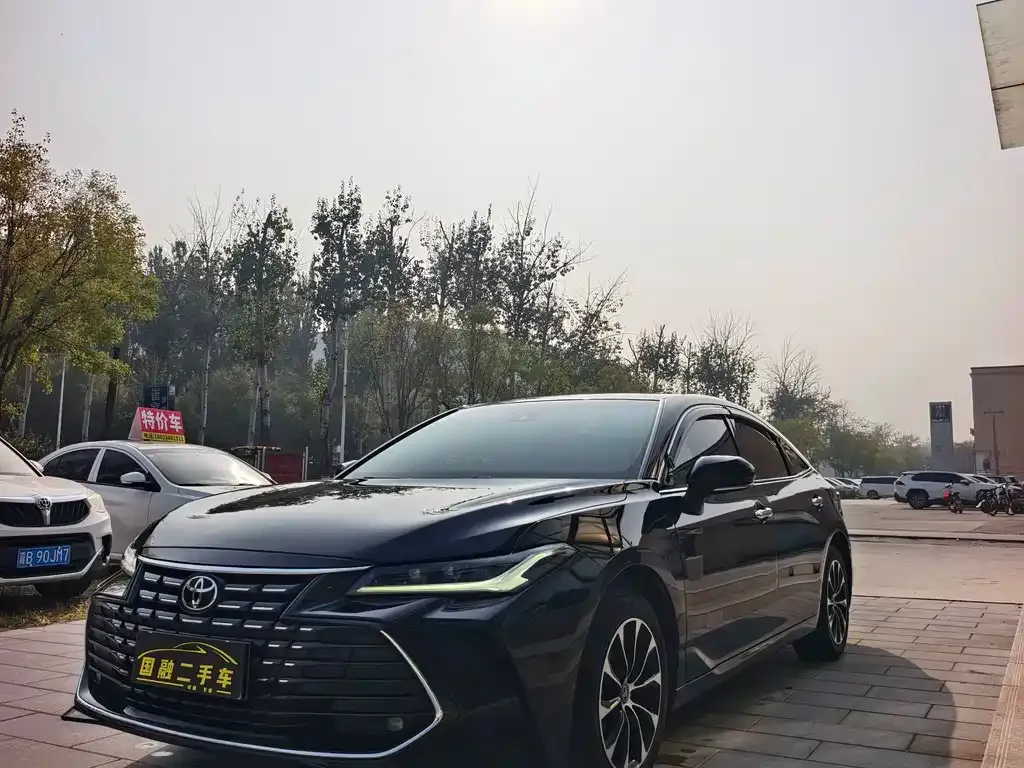 Toyota Avalon — фото 1