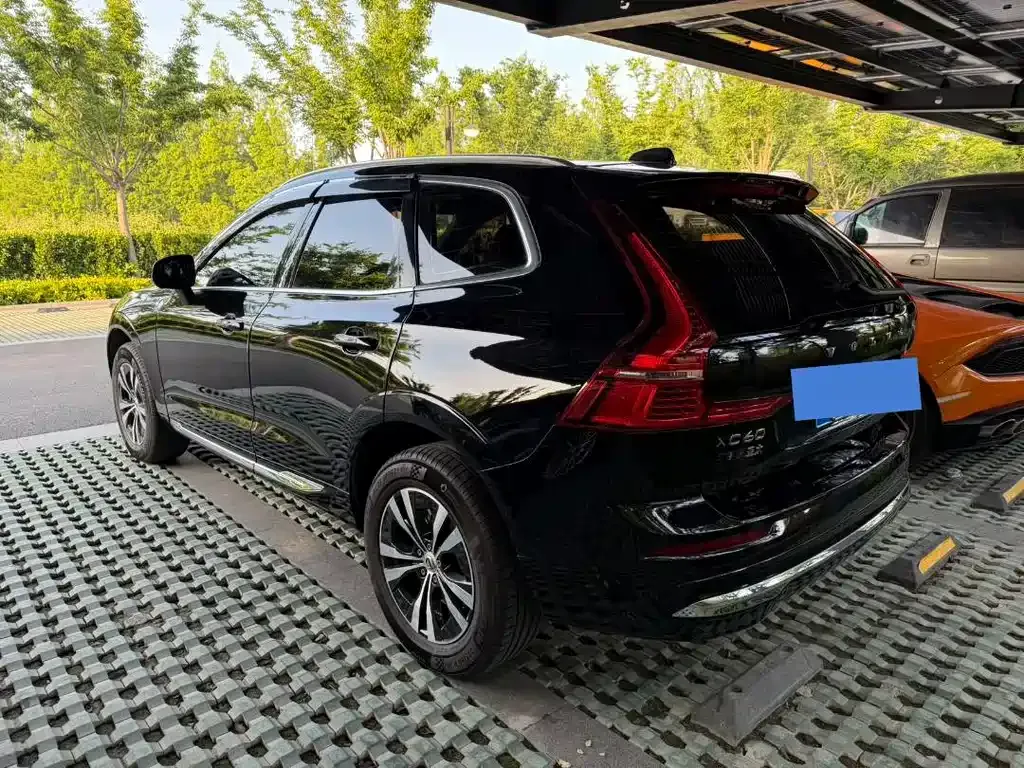 Volvo XC60 — фото 6