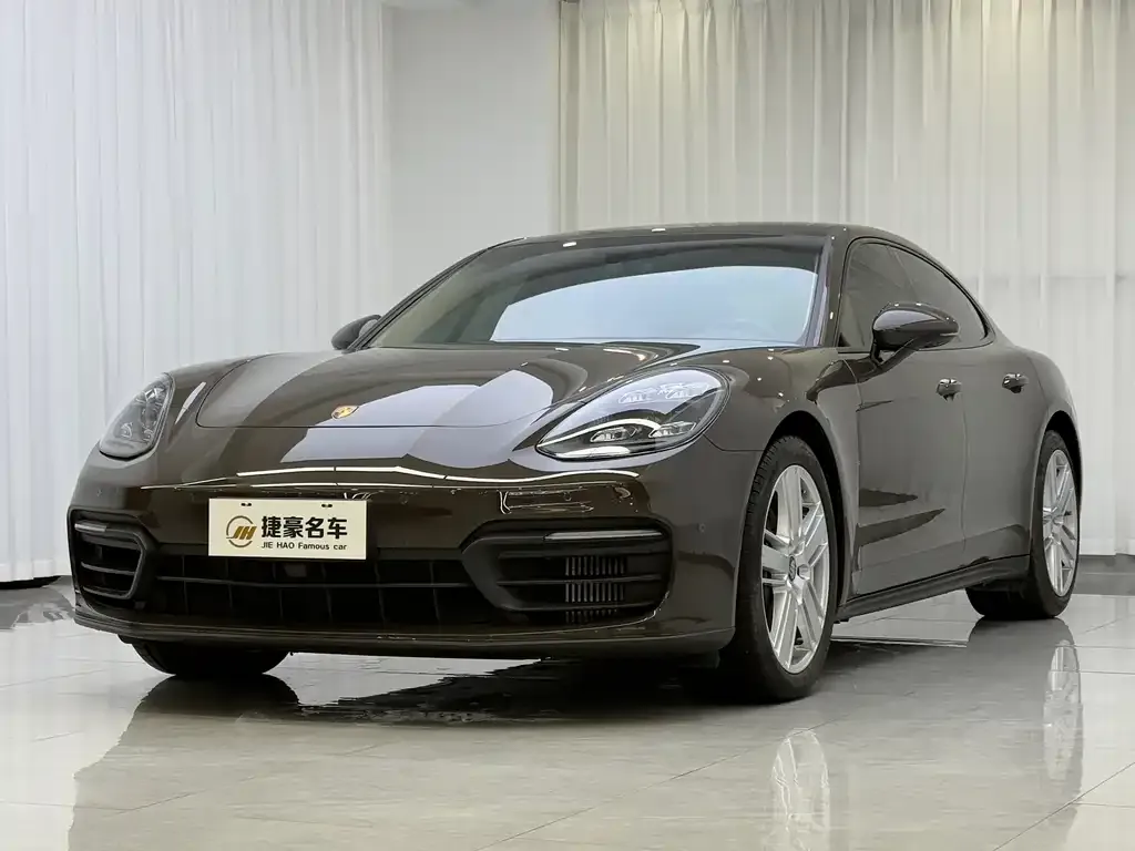 Porsche Panamera — фото 1