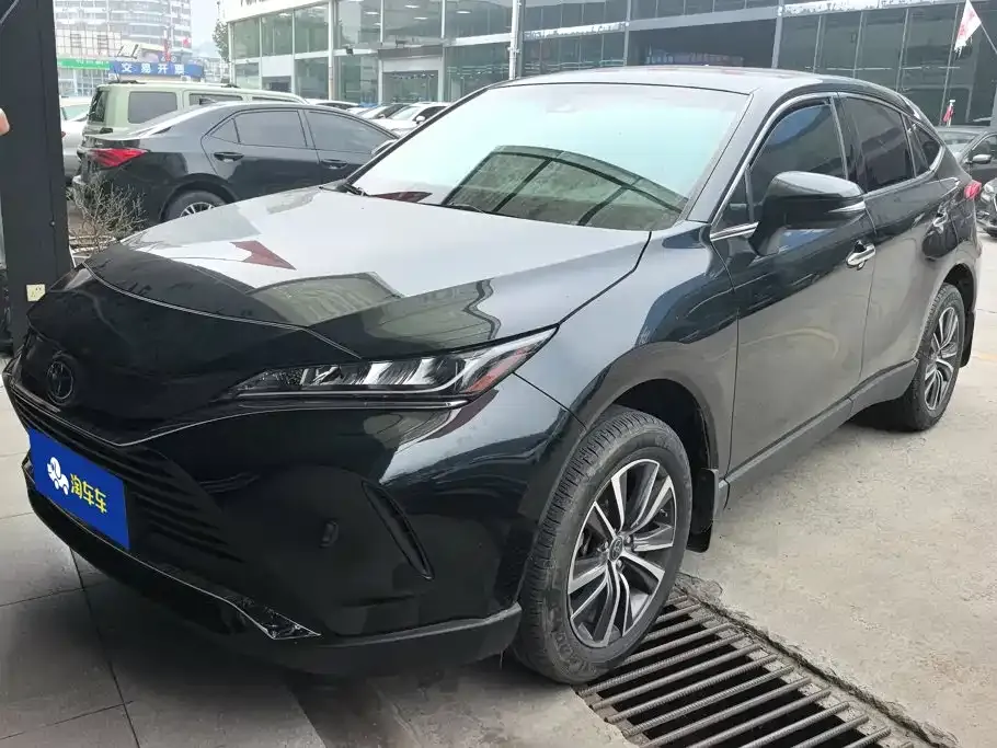 Toyota Harrier — фото 1
