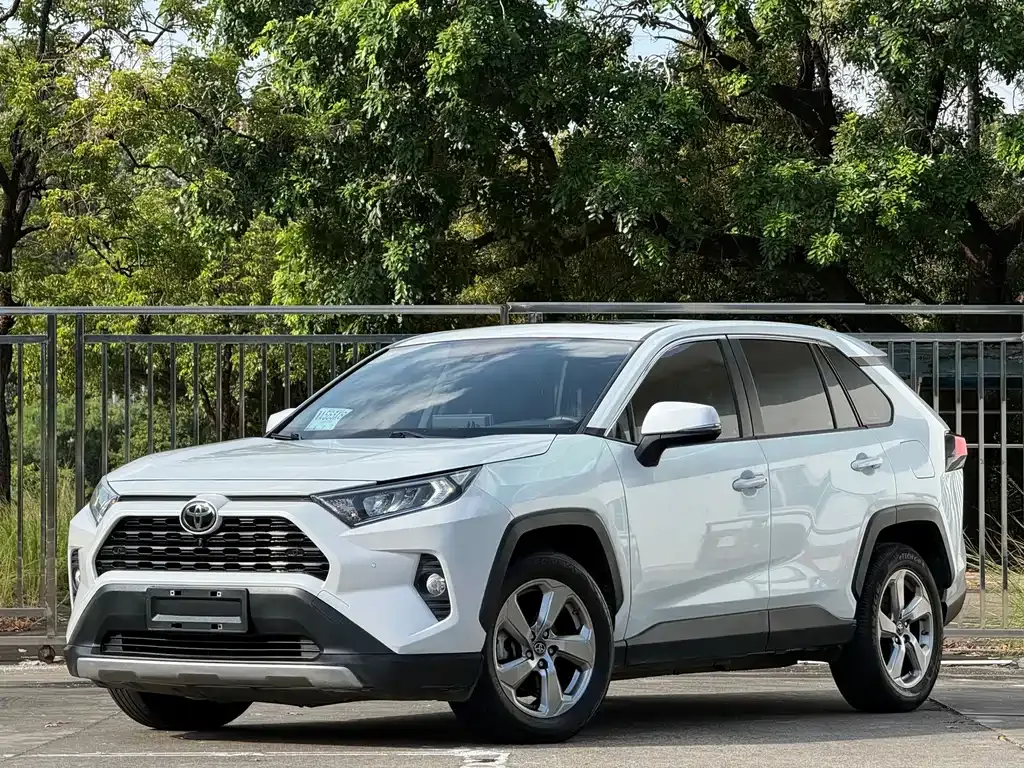 Toyota RAV4 — фото 8