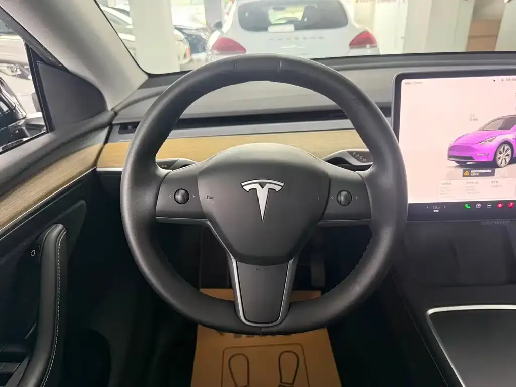 Tesla Model Y — фото 4