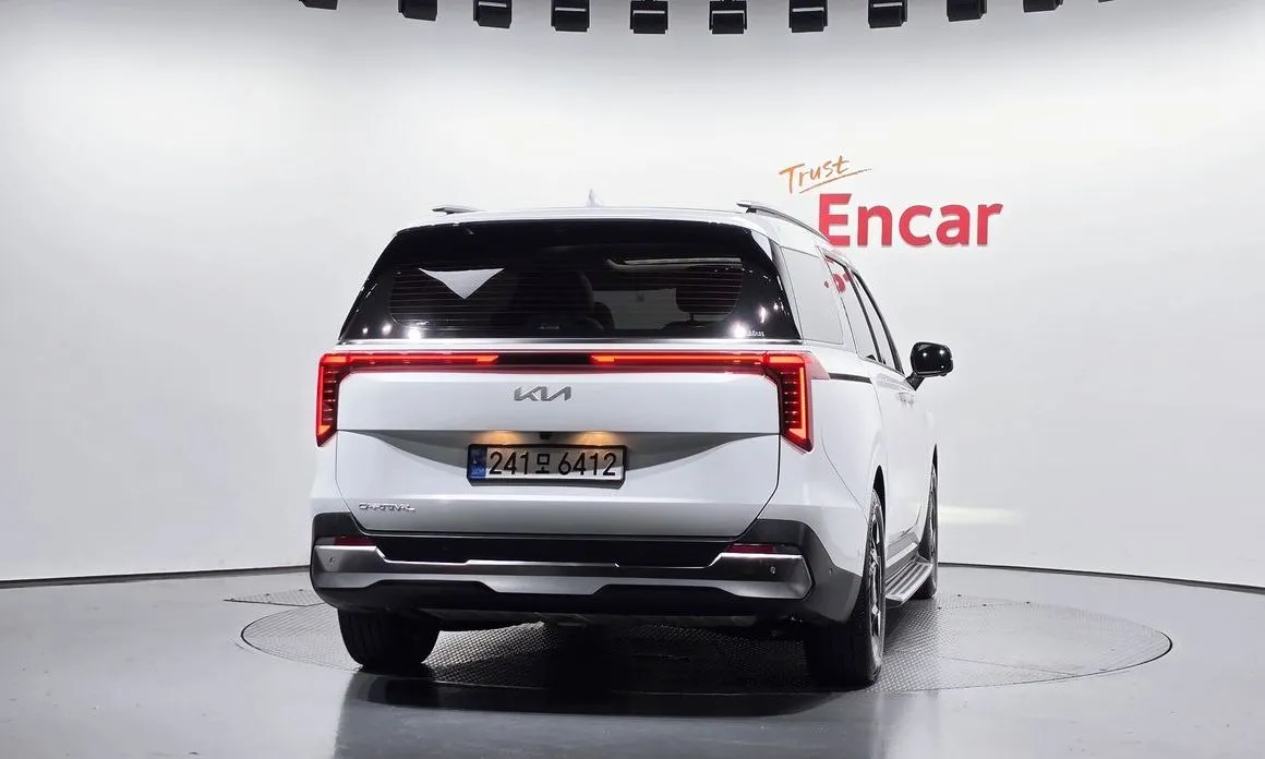 Kia Carnival — фото 10