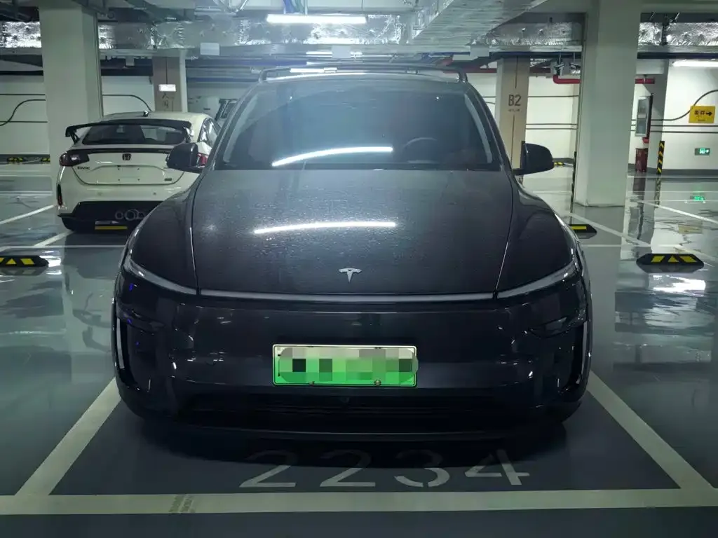 Tesla Model Y — фото 10