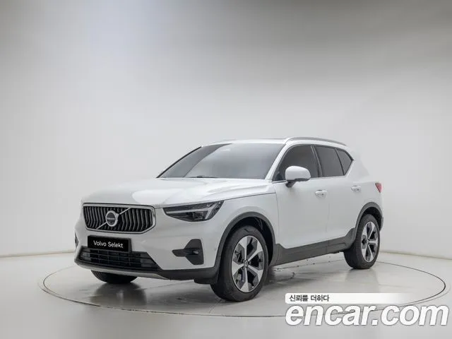 Volvo XC40 — фото 1