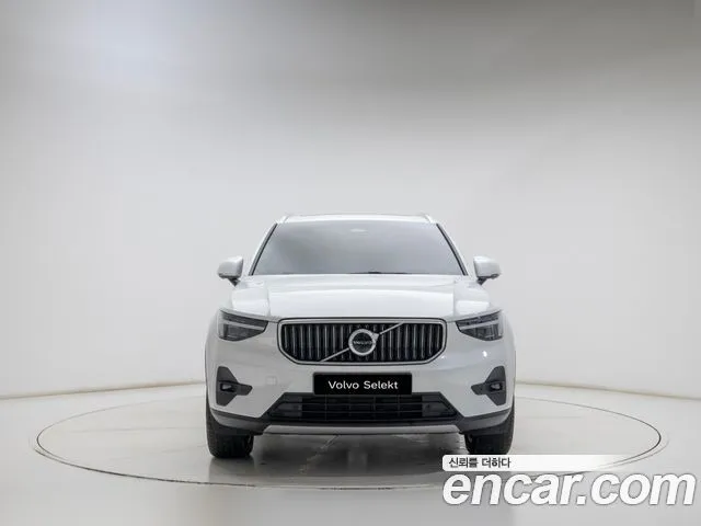 Volvo XC40 — фото 10