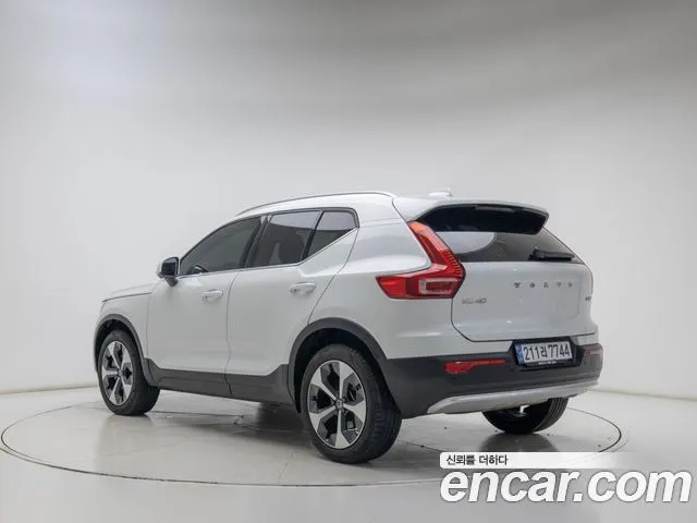 Volvo XC40 — фото 3