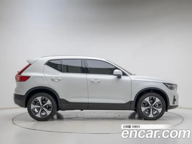 Volvo XC40 — фото 5