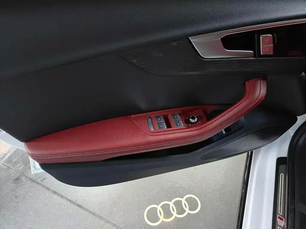 Audi A4L — фото 5
