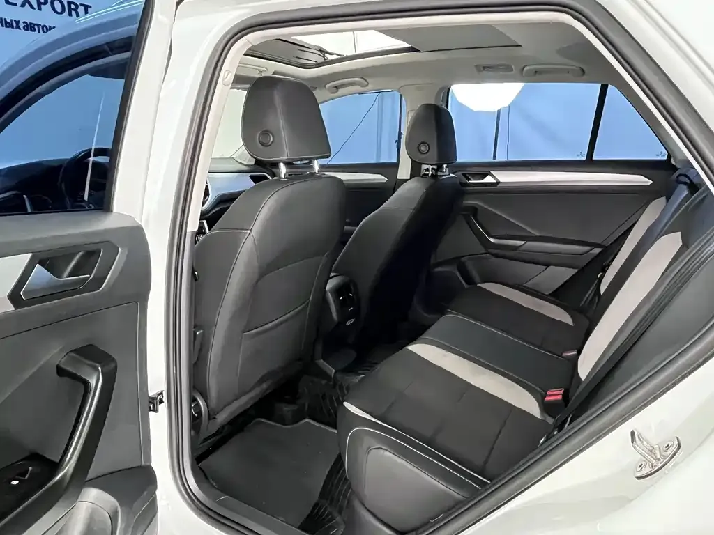 Volkswagen T-Roc — фото 4