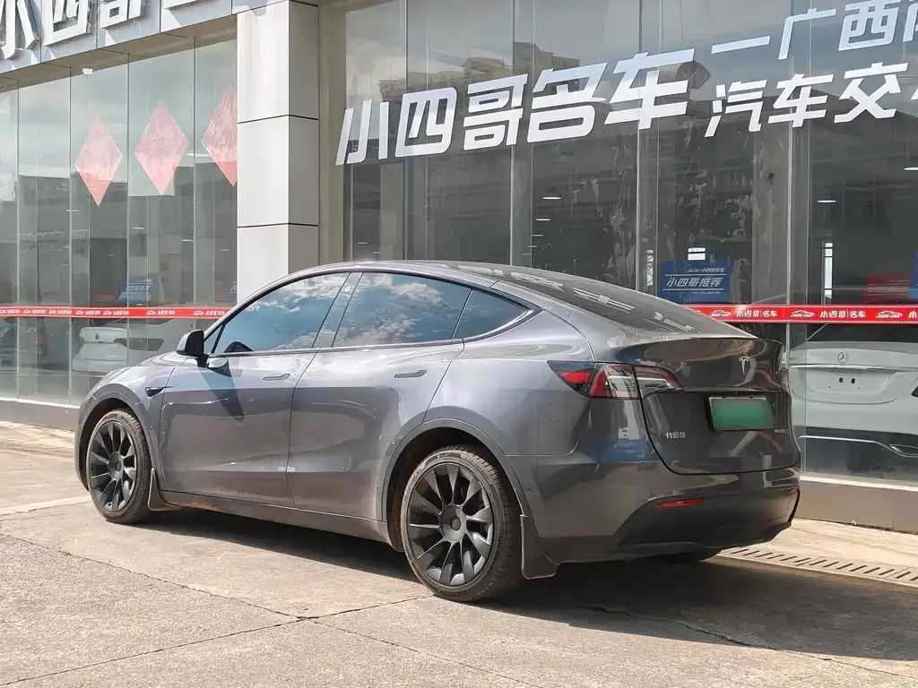 Tesla Model Y — фото 8