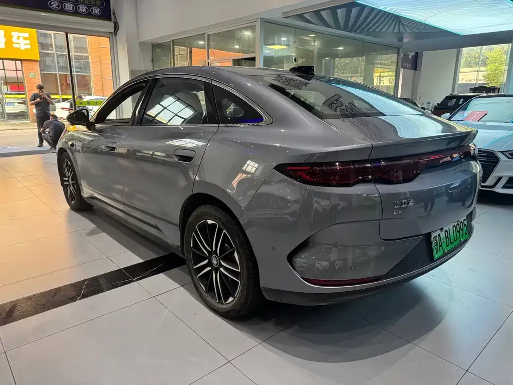 BYD Qin L — фото 9