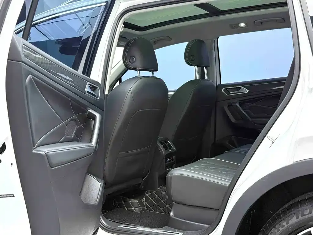 Volkswagen Tiguan L — фото 3