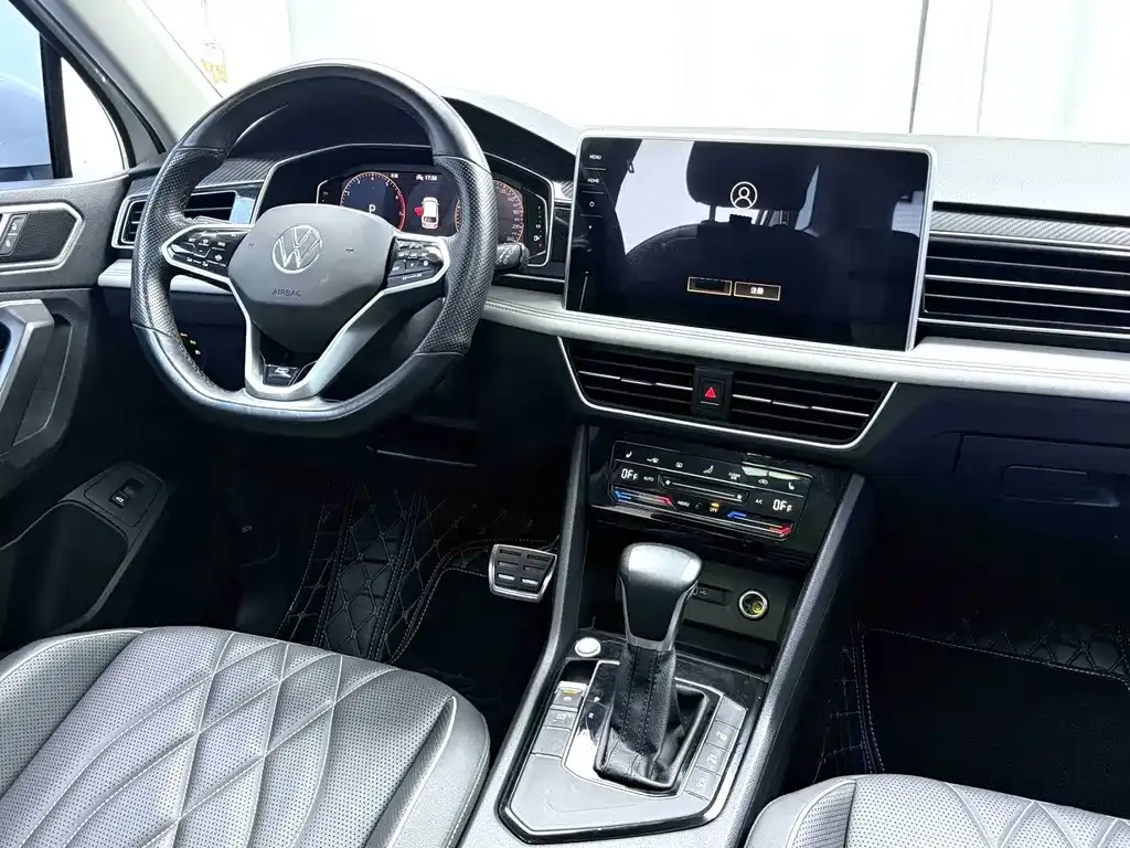 Volkswagen Tiguan L — фото 9