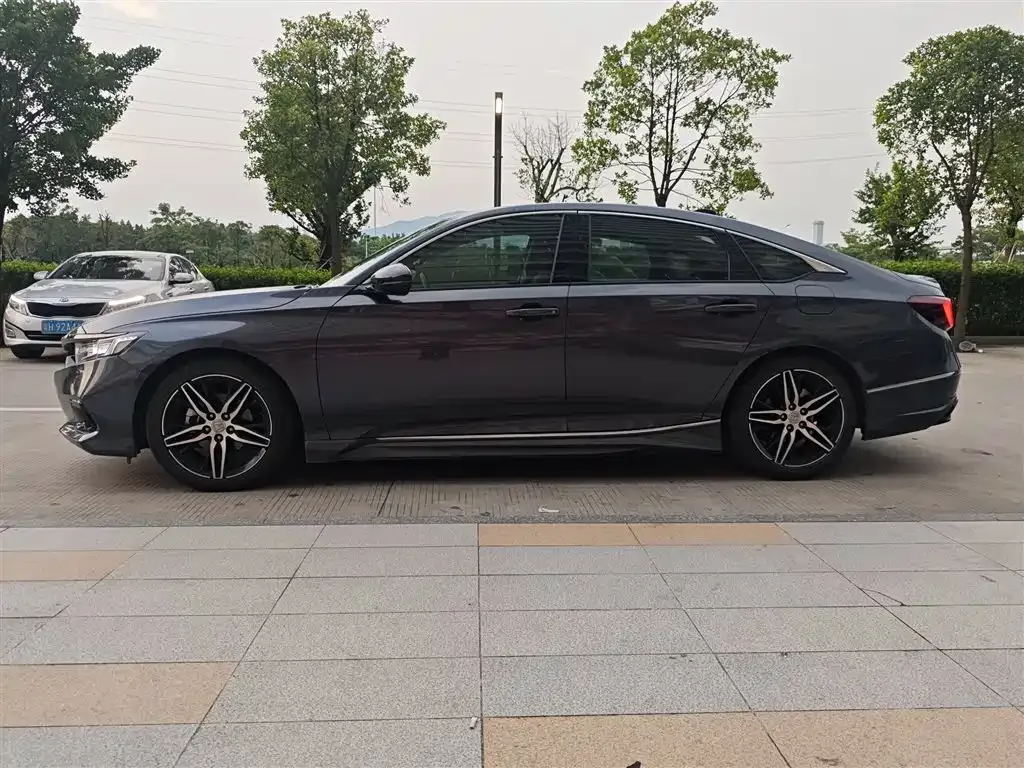Honda Accord — фото 8